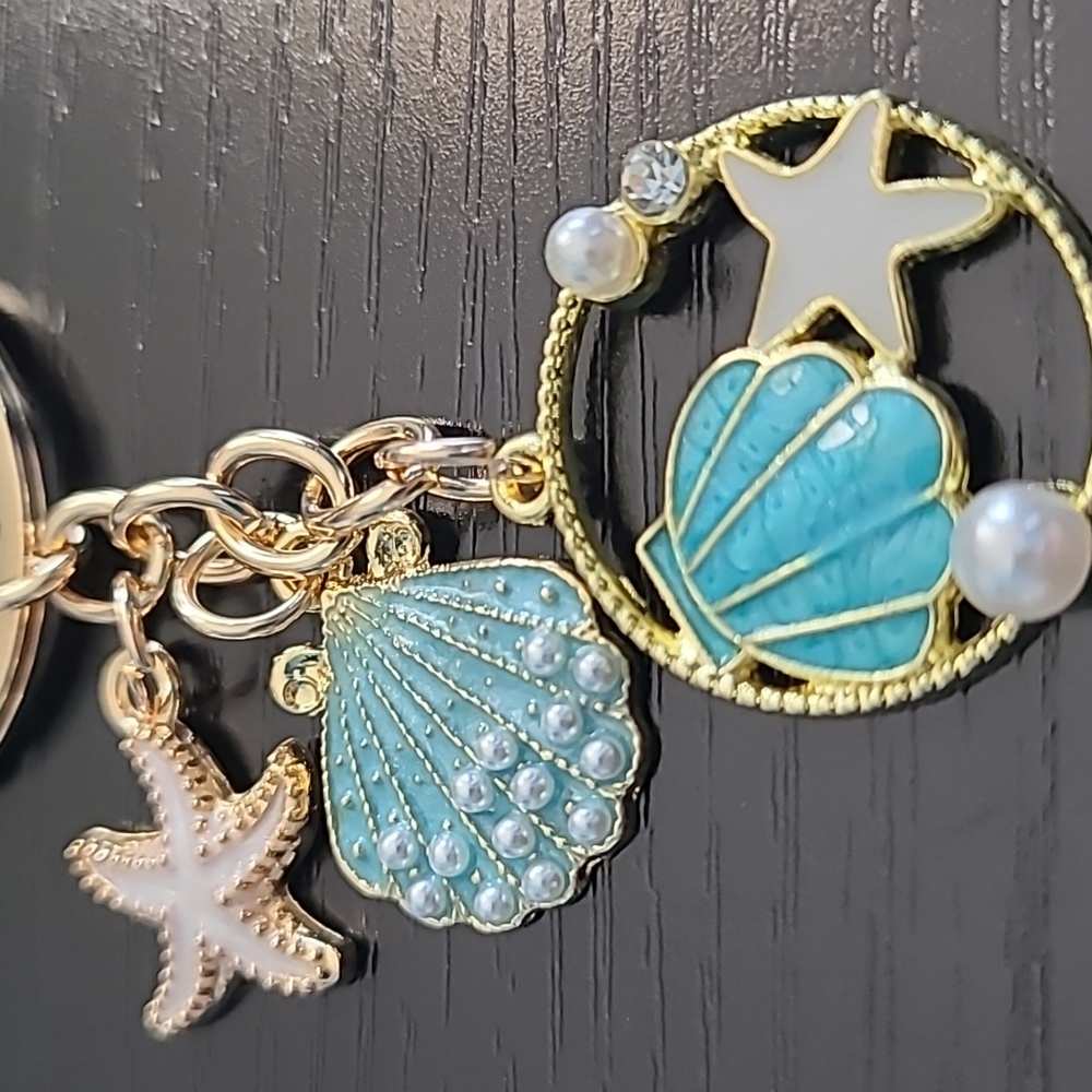 Seashell Keychain - Picture 2 of 3